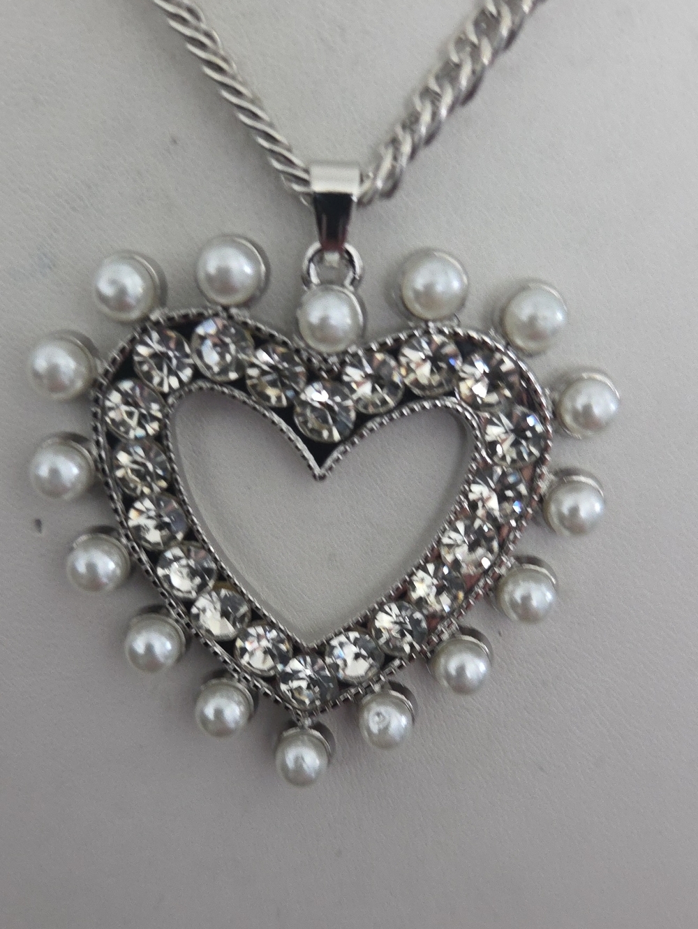 Paparazzi Perfectly Prim White Necklace NWT